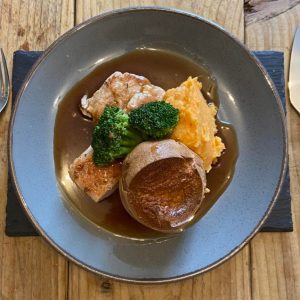 Roast Turkey breast steak, sweet potato mash, broccoli, gravy, mini Yorkshire pudding – MACROS: Cals 460 Protein 36g Fat 5.6g Carbs 34.7g